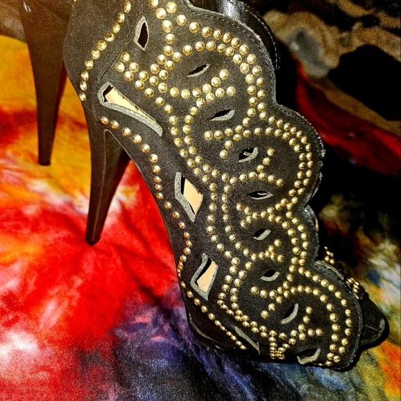 Stilleto platform heels made by JustFab black with gold studs like new beautiful - Picture 3 of 5